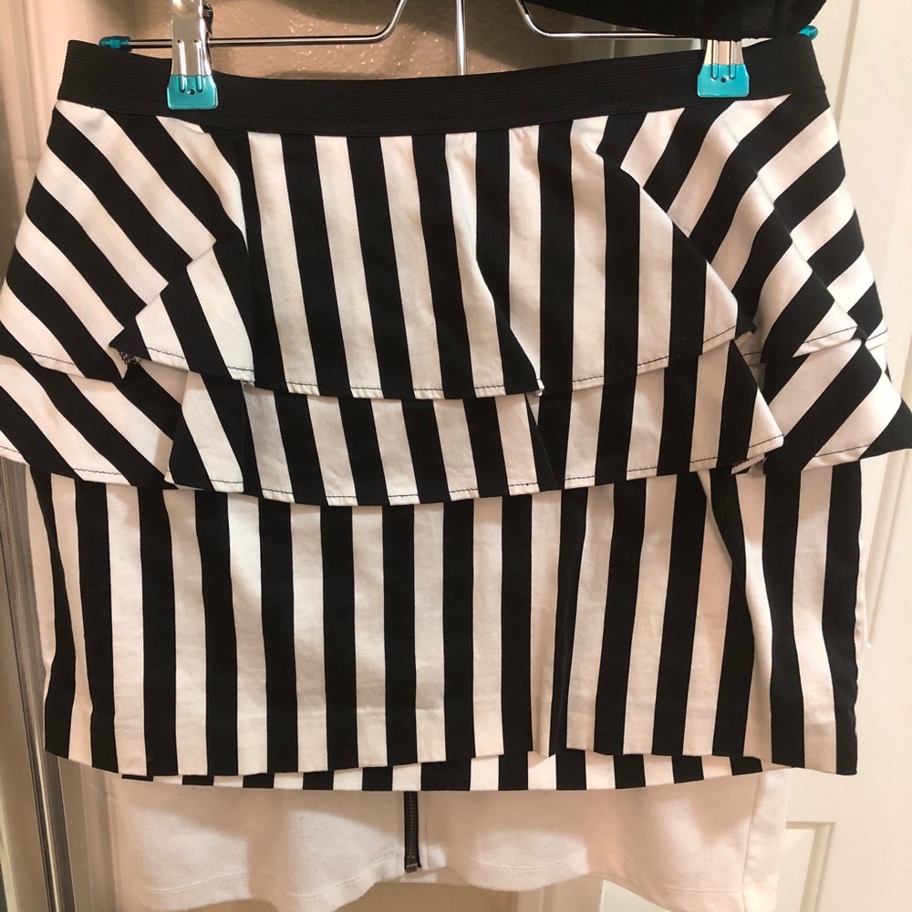 Ruffle skirt